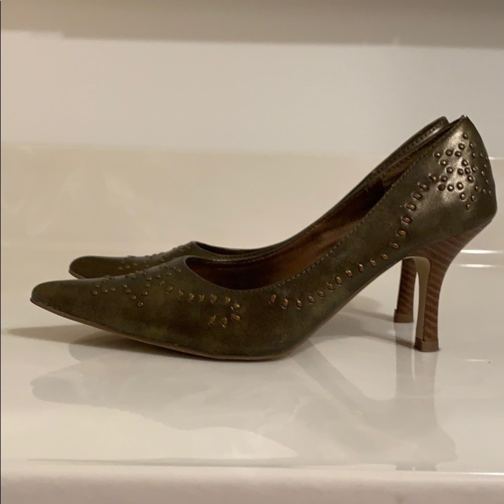 Pumps - Picture 3 of 4